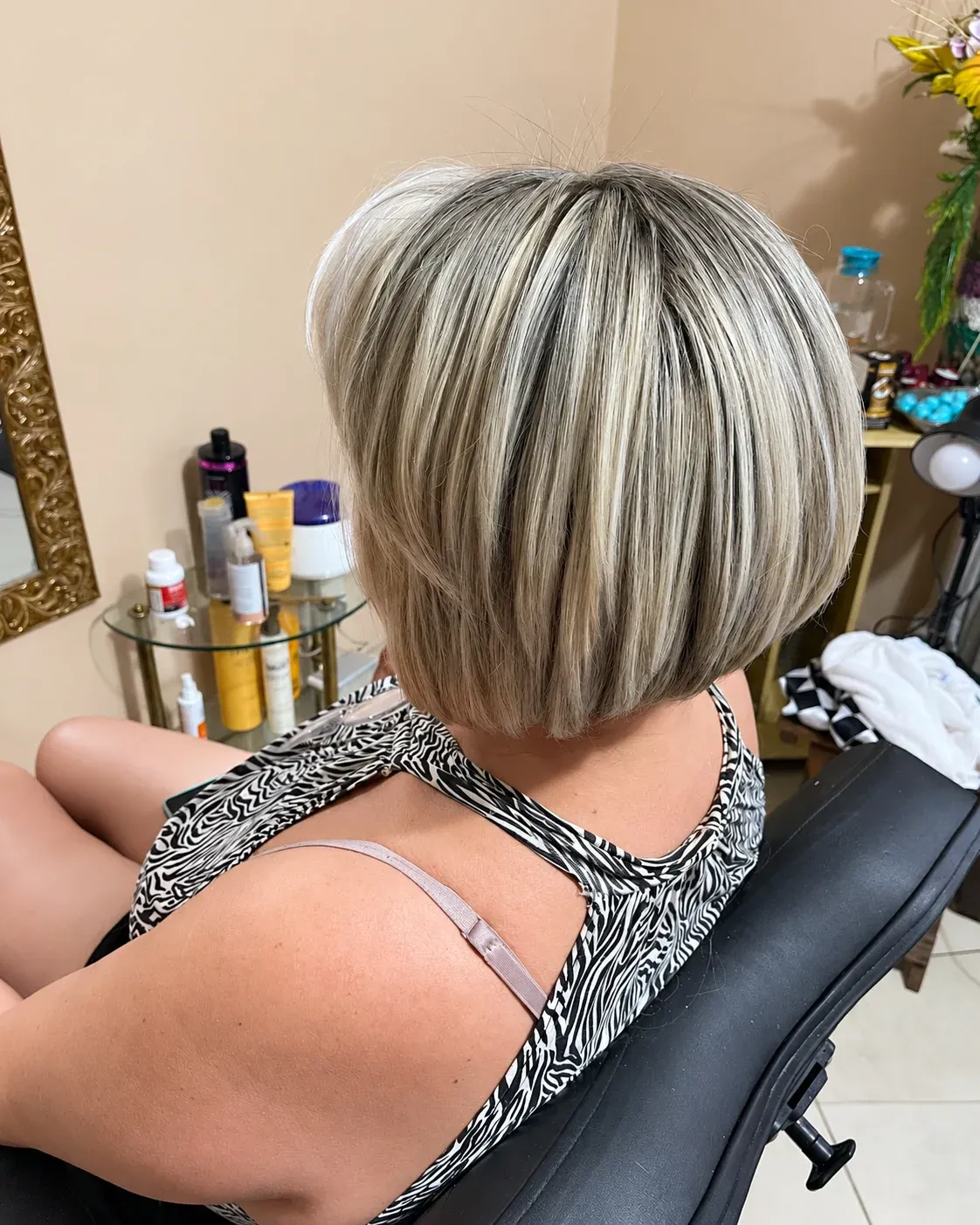 Corte curto com mechas